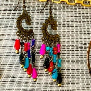 #058 Vintage Earrings. 3.5” 💰3/$20